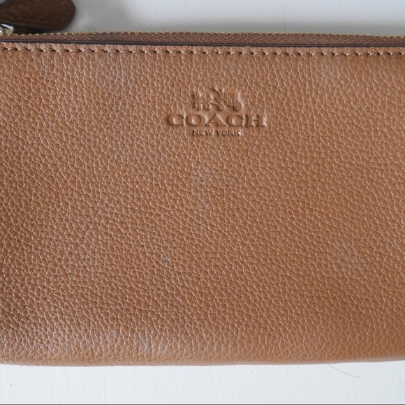 Authentic Coach Brown Leather Wristlet - Picture 4 of 7